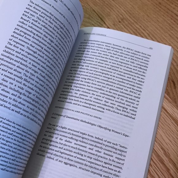 Sandra Burt and Lorraine Code /Changing Methods: Feminists Transforming Practice - Picture 3 of 4